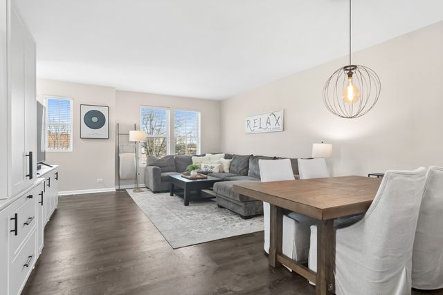 2238 S Crambourne Way, Arlington Heights, IL 60005