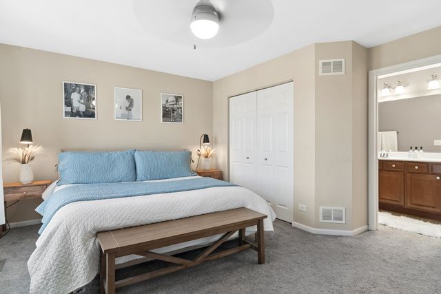 2238 S Crambourne Way, Arlington Heights, IL 60005