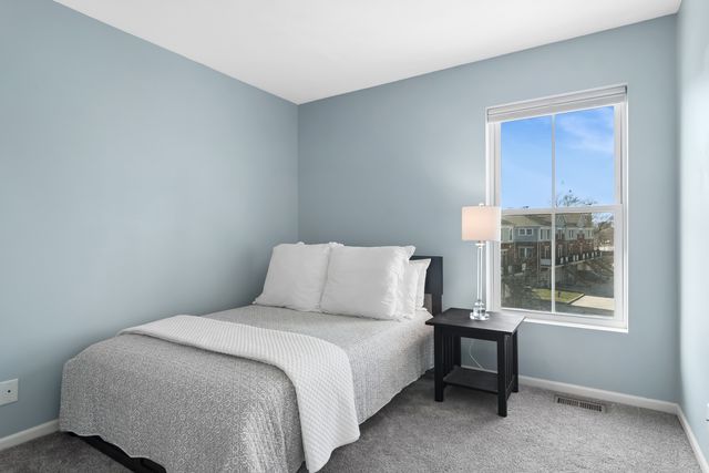 2238 S Crambourne Way, Arlington Heights, IL 60005