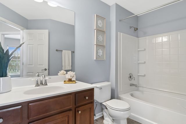 2238 S Crambourne Way, Arlington Heights, IL 60005