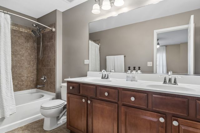 2238 S Crambourne Way, Arlington Heights, IL 60005