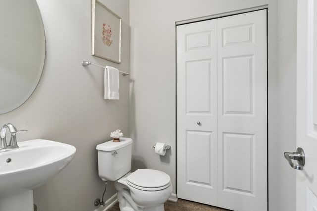 2238 S Crambourne Way, Arlington Heights, IL 60005