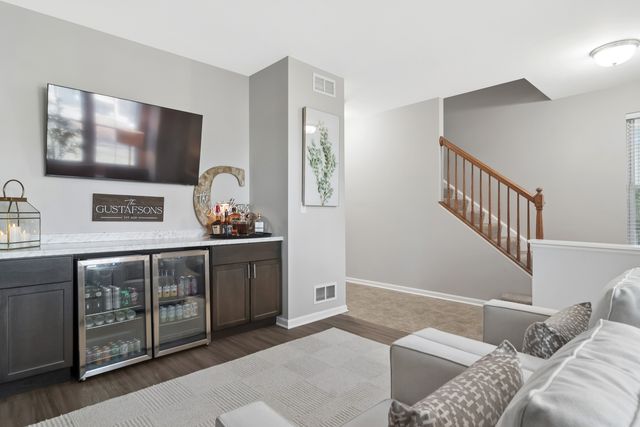 2238 S Crambourne Way, Arlington Heights, IL 60005