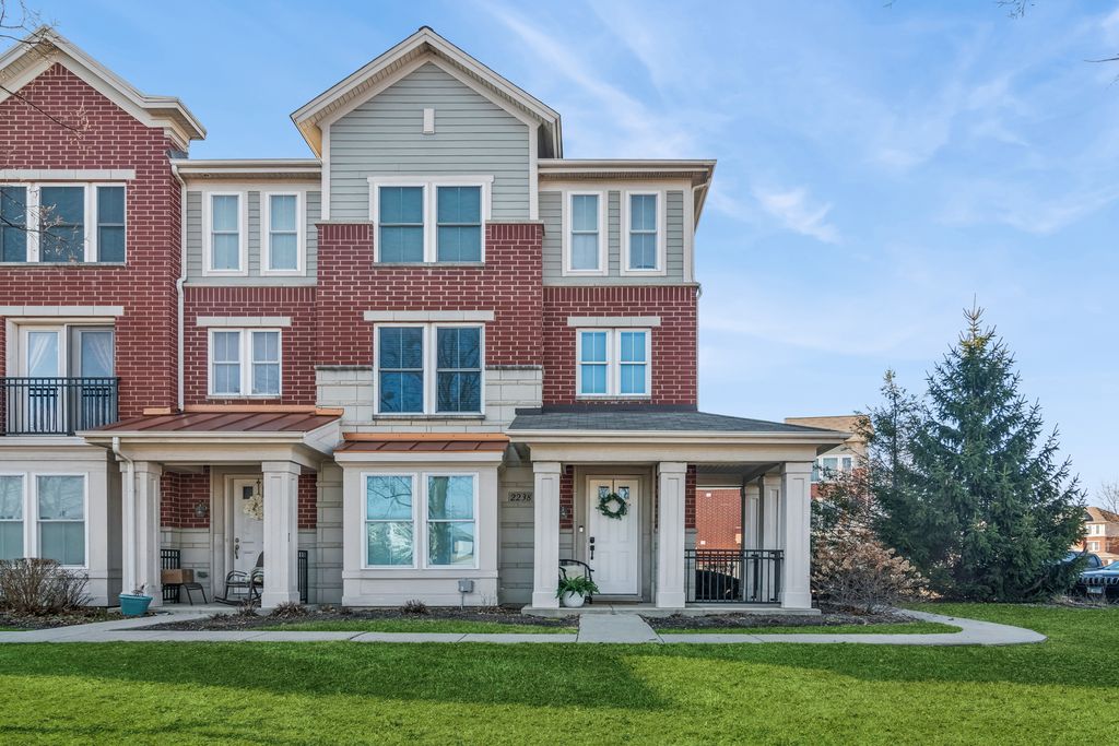 2238 S Crambourne Way, Arlington Heights, IL 60005