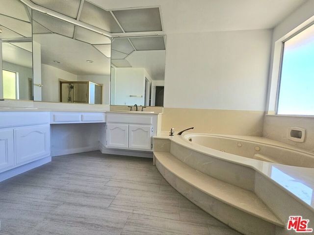 19512 Kilfinan Street, Los Angeles, CA 91326