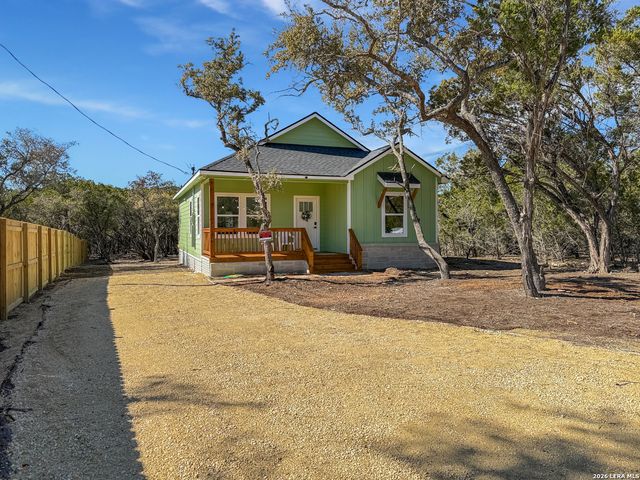 656 Skyline Dr, Bandera, TX 78003