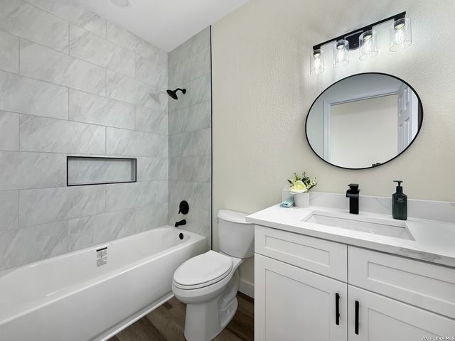 656 Skyline Dr, Bandera, TX 78003