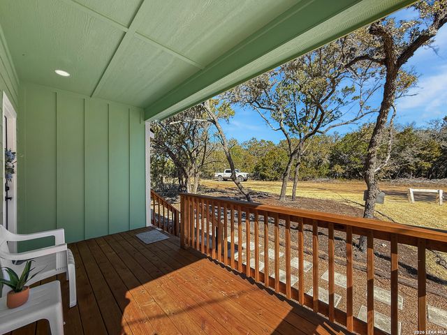 656 Skyline Dr, Bandera, TX 78003