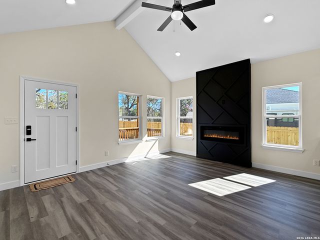 656 Skyline Dr, Bandera, TX 78003