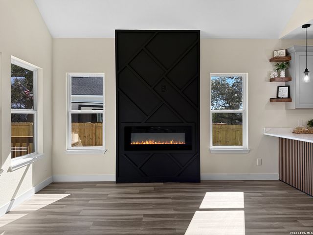 656 Skyline Dr, Bandera, TX 78003