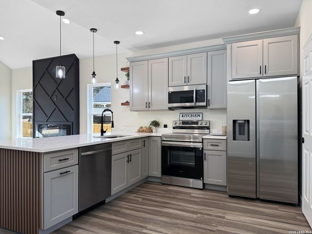 656 Skyline Dr, Bandera, TX 78003