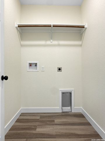 656 Skyline Dr, Bandera, TX 78003