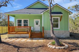 656 Skyline Dr, Bandera, TX 78003