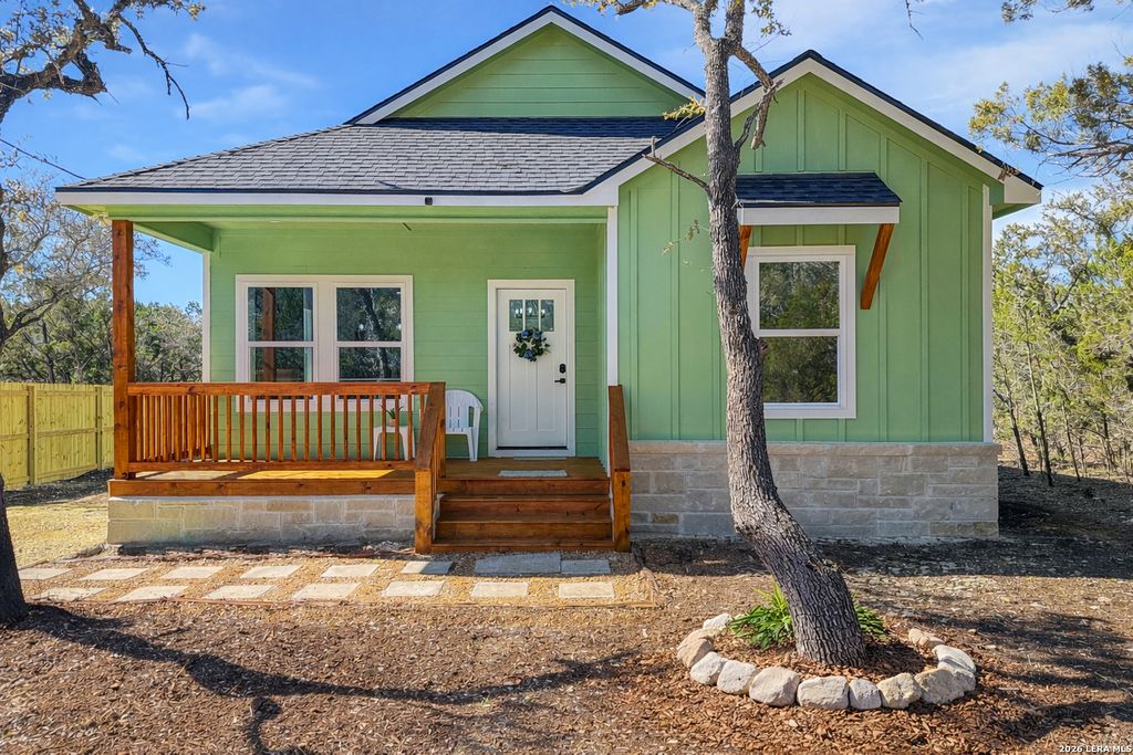 656 Skyline Dr, Bandera, TX 78003