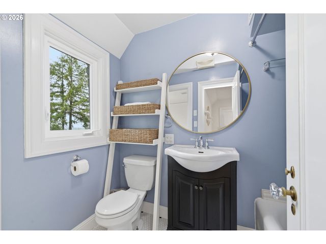 2450 BIRCH Ln, Eugene, OR 97403