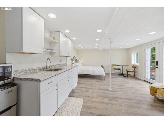 2450 BIRCH Ln, Eugene, OR 97403