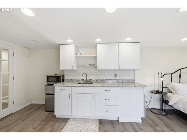 2450 BIRCH Ln, Eugene, OR 97403