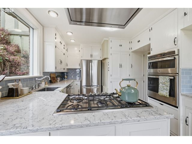 2450 BIRCH Ln, Eugene, OR 97403