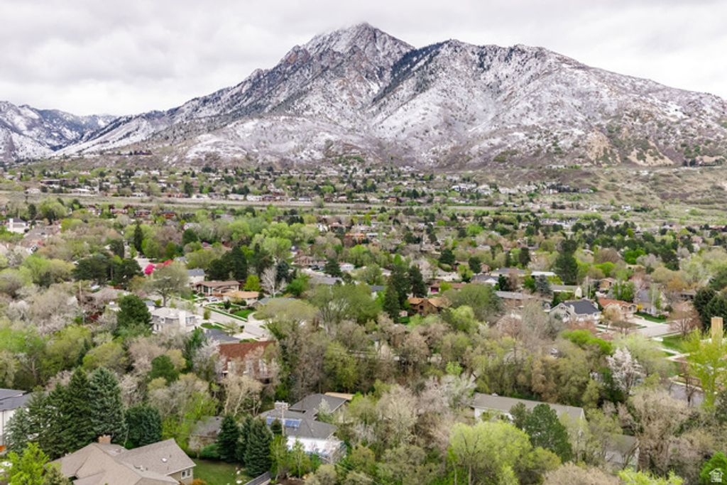 Image 54 of property listing at 4630 S NANILOA DR, Holladay, UT 84117
