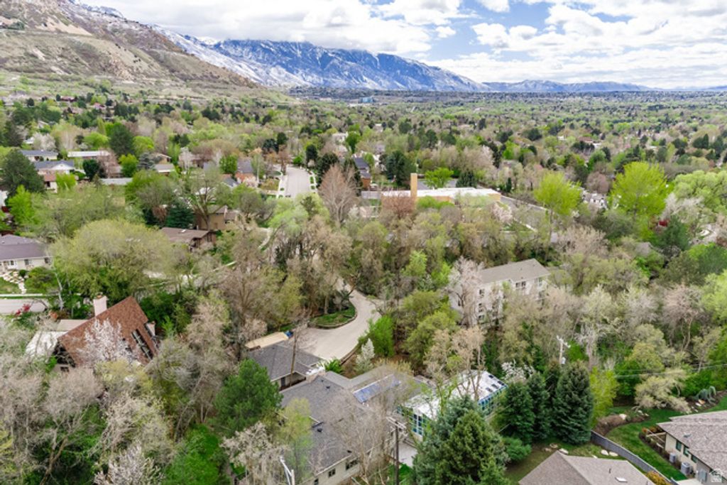 Image 55 of property listing at 4630 S NANILOA DR, Holladay, UT 84117