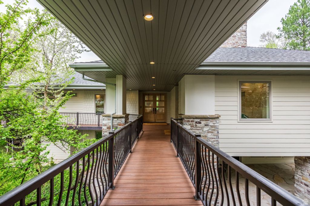 Image 8 of property listing at 4630 S NANILOA DR, Holladay, UT 84117