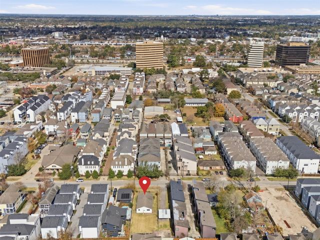 1330 W 24th Street, Houston, TX 77008