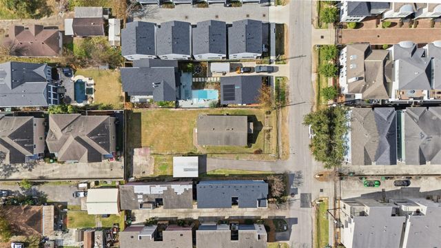 1330 W 24th Street, Houston, TX 77008