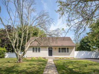7 Highview Lane, Ridge, NY 11961