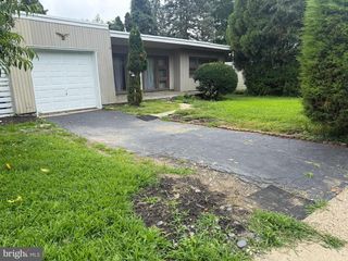499 SUMMIT AVE, Philadelphia, PA 19128