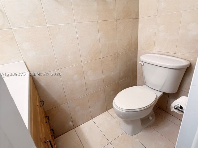 10962 SW 4th St I2, Sweetwater, FL 33174