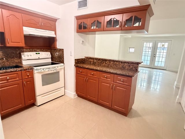 10962 SW 4th St I2, Sweetwater, FL 33174