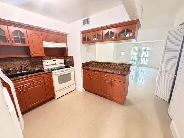 10962 SW 4th St I2, Sweetwater, FL 33174