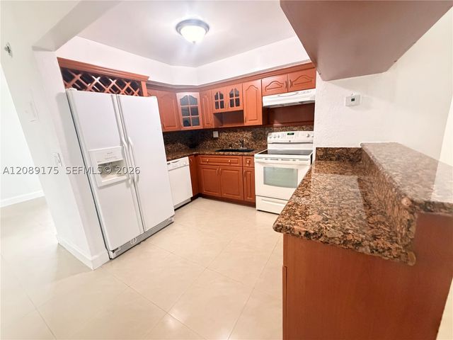 10962 SW 4th St I2, Sweetwater, FL 33174