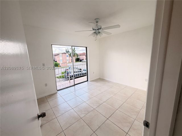 10962 SW 4th St I2, Sweetwater, FL 33174