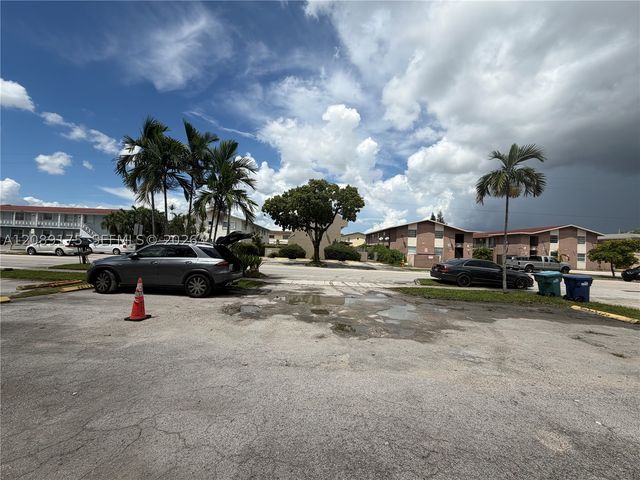 10962 SW 4th St I2, Sweetwater, FL 33174