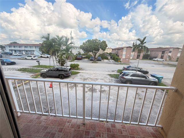 10962 SW 4th St I2, Sweetwater, FL 33174