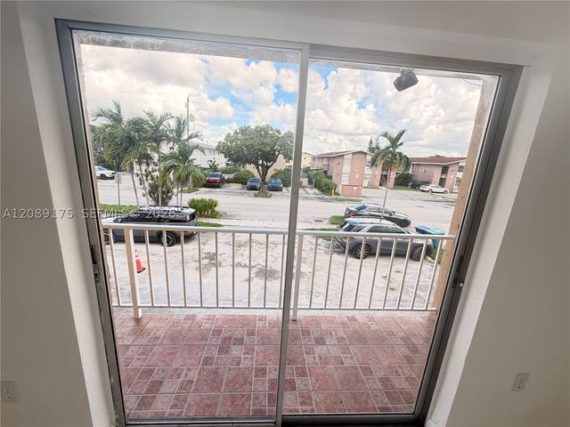 10962 SW 4th St I2, Sweetwater, FL 33174