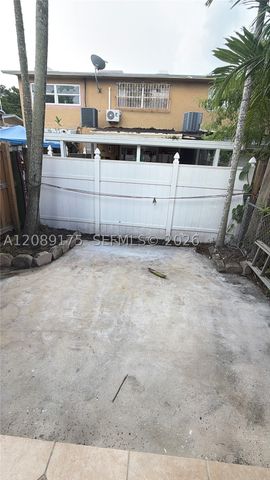 10962 SW 4th St I2, Sweetwater, FL 33174