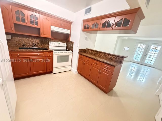 10962 SW 4th St I2, Sweetwater, FL 33174