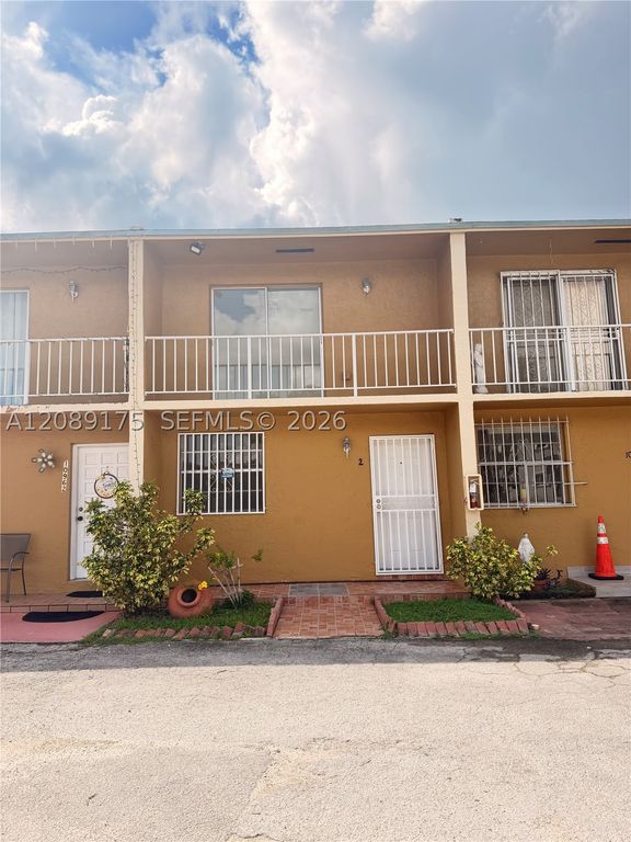 10962 SW 4th St I2, Sweetwater, FL 33174