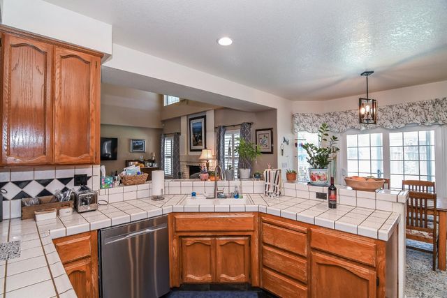 7613 Glenbain Way, Elk Grove, CA 95758