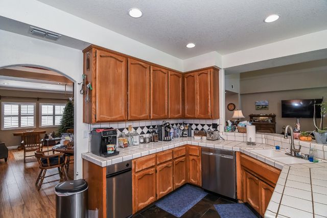 7613 Glenbain Way, Elk Grove, CA 95758