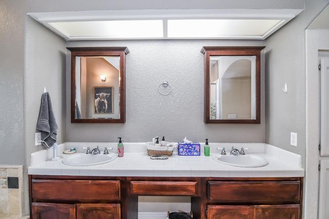 7613 Glenbain Way, Elk Grove, CA 95758