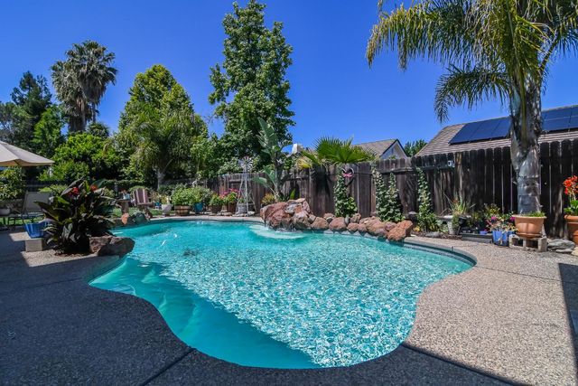 7613 Glenbain Way, Elk Grove, CA 95758