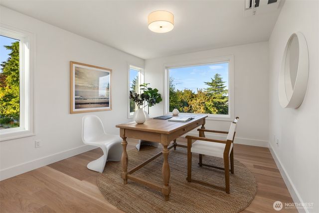 2630 W Lynn Street, Seattle, WA 98199