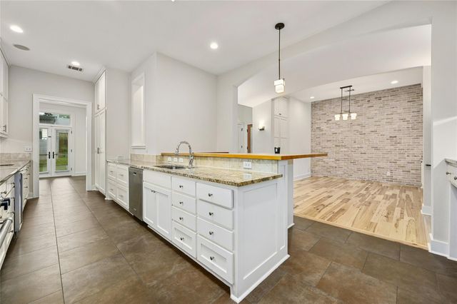 1205 Norwalk LN D, Austin, TX 78703