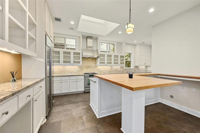 1205 Norwalk LN D, Austin, TX 78703