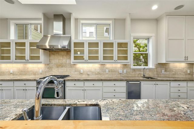 1205 Norwalk LN D, Austin, TX 78703