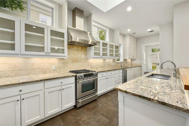 1205 Norwalk LN D, Austin, TX 78703