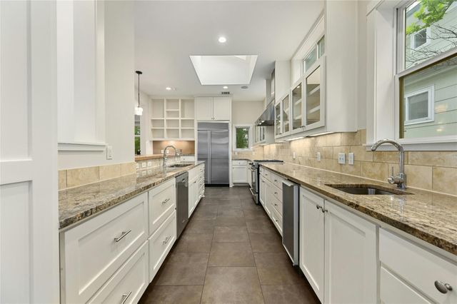 1205 Norwalk LN D, Austin, TX 78703